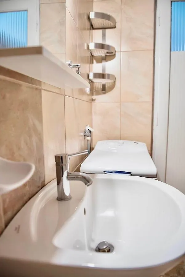 سالونيك #Isabelle Apt By Halu! Apartments اليونان